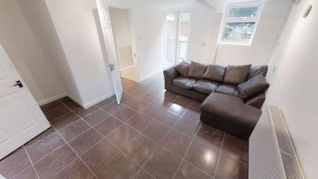 6 bedroom terraced house to rent - Photo 3