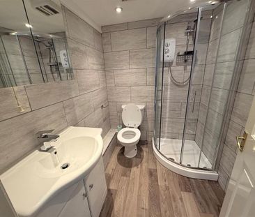 3 bedroom flat to rent - Photo 3