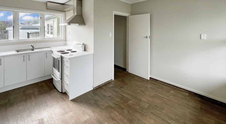 Bulls - Three Bedrooms - Photo 2