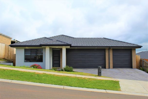 LUXURIOUS FAMILY HOME!!! - Photo 1
