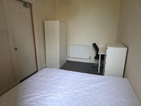 4 bedroom apartment to rent - Photo 3