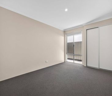 BRAND NEW - 5 Bedrooms! - Photo 6