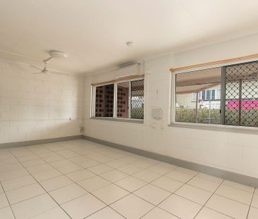 3/8 Primrose Street, North Ward. - Photo 2