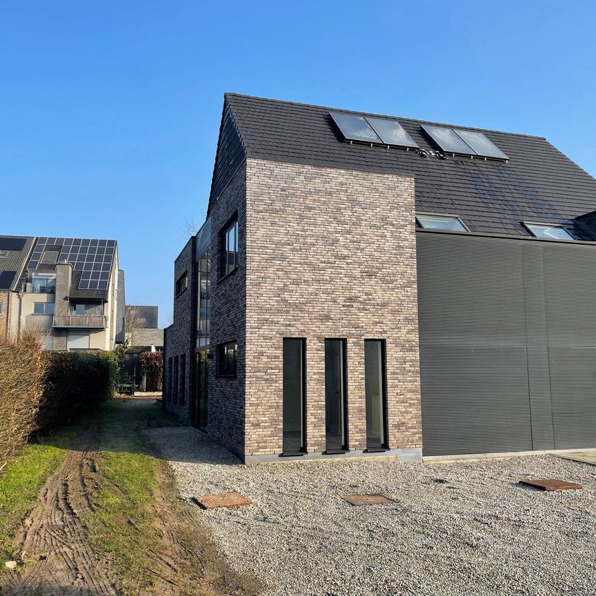 Zuinige nieuwbouwwoning met 3 slaapkamers en garage - Photo 1