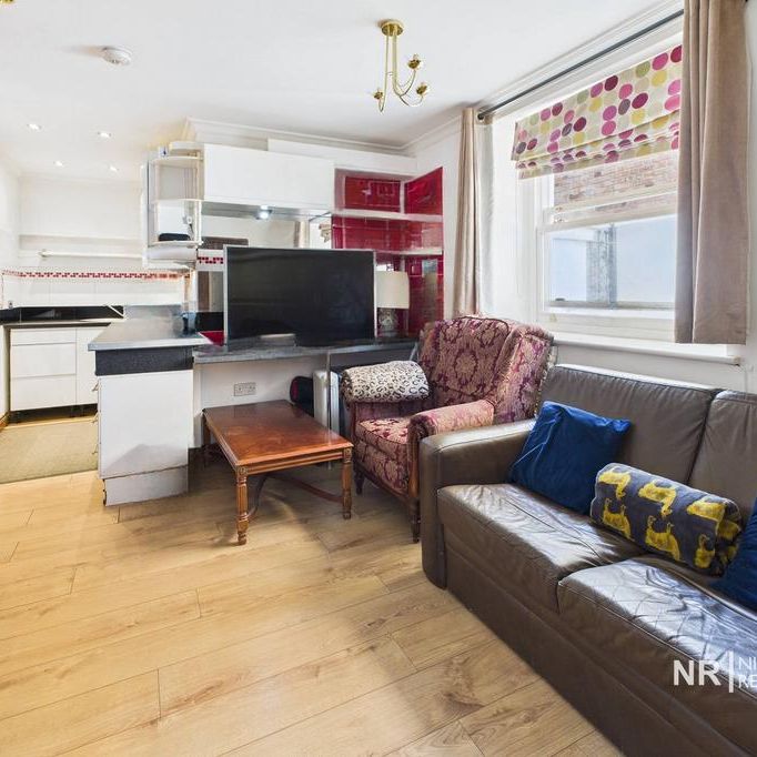 4 bedroom flat to rent - Photo 1