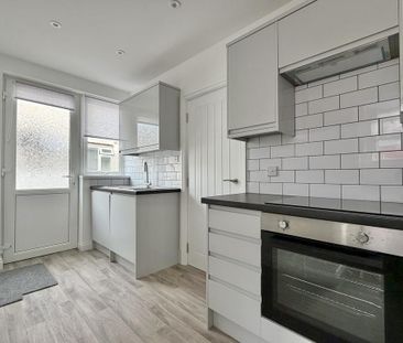 2 bedroom ground floor flat to rent - Photo 1
