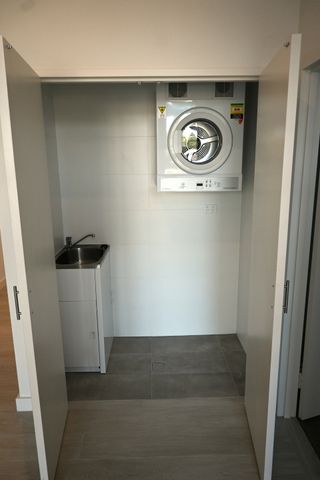 Luxurious Brand-New One Bedroom Apartment in Prime Location - Photo 5