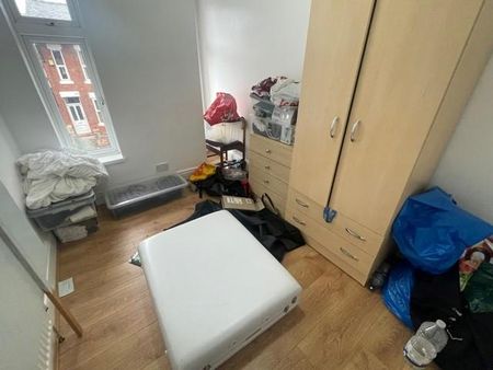 5 bedroom private hall to rent - Photo 2