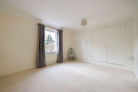 3 bedroom semi-detached house to rent - Photo 4