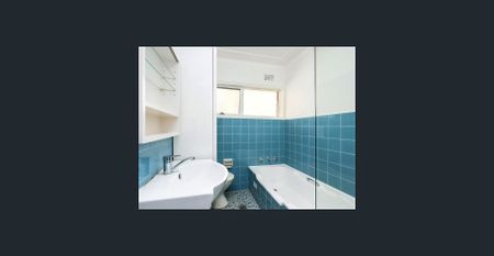 Bright and Spacious 2-Bedroom Apartment - Photo 2