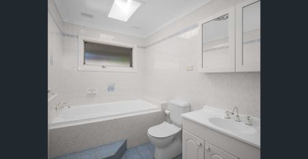 Secluded haven for family living with bushland views - Photo 3