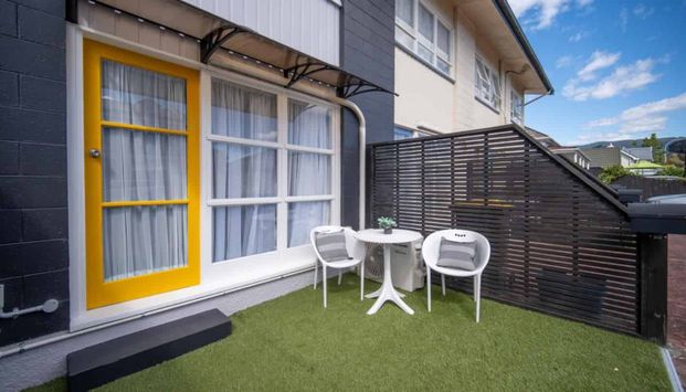 Stylish and low maintenance - Photo 1