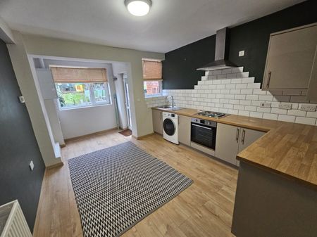 3 bed Terraced - To Let - Photo 5