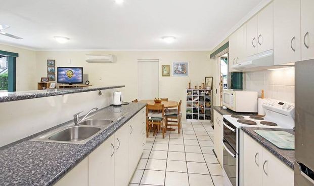 Easy-Care Living in the Heart of Cooroy - Photo 1