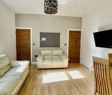 6 bedroom end of terrace house to rent - Photo 2