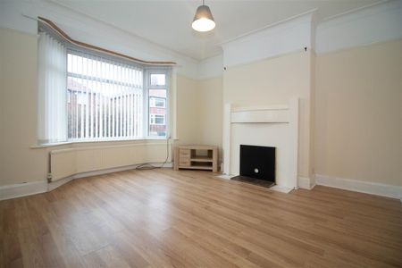 3 Bedroom House - Semi-Detached - Photo 2