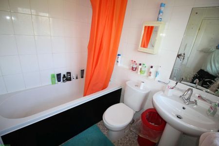 4 bedroom terraced house to rent - Photo 4