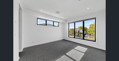 Stylish. Spacious. Brand New. Your Dream Townhouse in Bentleigh East Awaits. - Photo 2