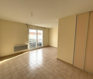 Location Appartement 1 pièce 26m² LA ROCHE SUR YON 85000 - Photo 2