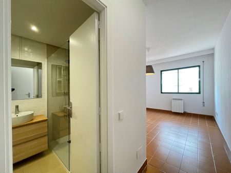 Apartamento de 4 dormitorios sin amueblar, terraza, parking y ascensos. Luis Vives, Palma. - Photo 5