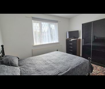 Room in a Shared House, Brooks Avenue, E6 - Photo 3