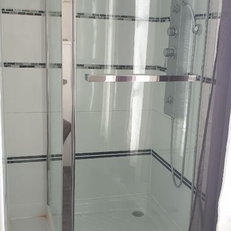 STUDIO 21 m² en rez -chaussée secteur Paix ,bus devant, au calme. - Photo 4