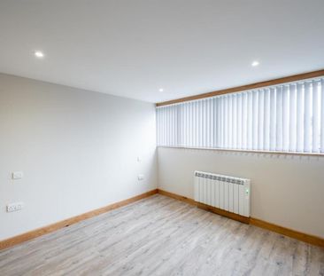 1 bedroom Flat To Let - Photo 3