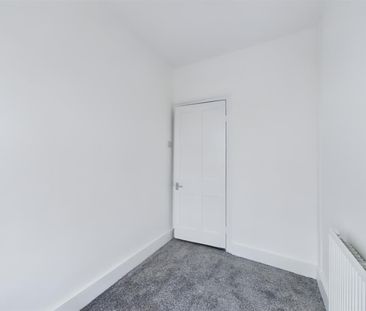 Hoylake Road, Moreton, Wirral, 2 bedroom, Flat - Above Shop - Photo 4