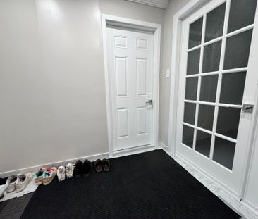 For Lease - 35 Robingrove Road, Toronto, Ontario - Photo 4