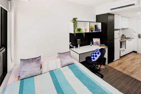 Private Studio Silver - Photo 3