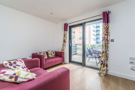 2 bedroom property to rent The Blake Building, Admirals Quay, Ocean Way, Southampton, SO14 - Photo 2