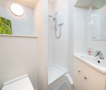 Private Mansion Block, Freshly Redecorated Compact to Rent in Centr... - Photo 3