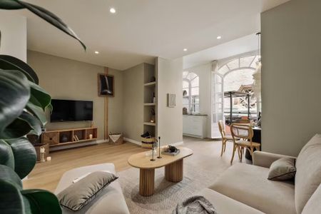 Carrer Gran de Gràcia, Barcelona, Catalonia 08012 - Photo 3