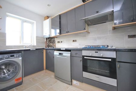 Pullman Mews, London, SE12 - Photo 5