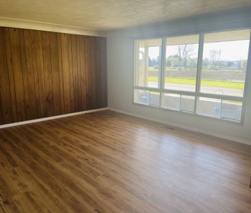 For Lease - 157 Schweitzer Street, Waterloo, Ontario - Photo 3