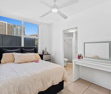 Secluded Sanctuary Steps from the Action - Photo 6