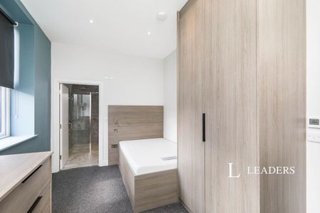 1 bedroom in a house share to rent - Photo 4