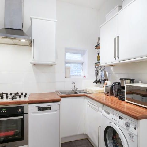 2 Bedroom, 1 bath, 1 reception Flat - Photo 1