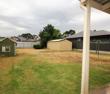 Family home in lovely street - Photo 1