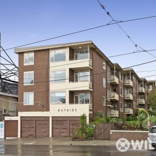 Perfectly positioned on St Kilda’s iconic Esplanade - Photo 1