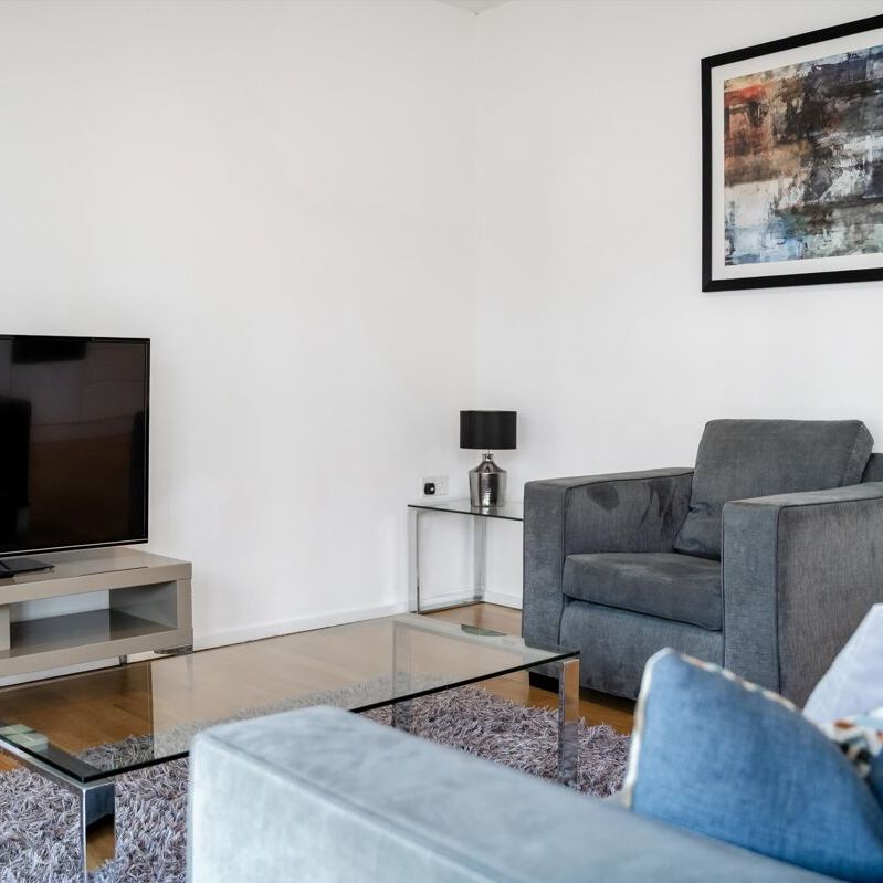 SHORT LET, 3 bedroom apartment to let in Clover Court, E14 - Photo 1