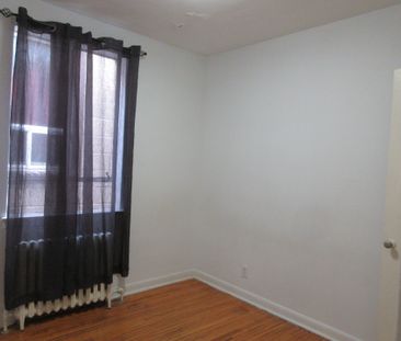 For Lease - 1476 EGLINTON Avenue Unit# 2, Toronto, Ontario - Photo 2