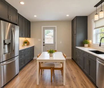 Pet-Friendly 3 Bedroom, 2 Bath Detached Home Detached Garage & Fenc... - Photo 6