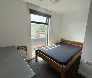 4 bedroom flat share to rent - Photo 4