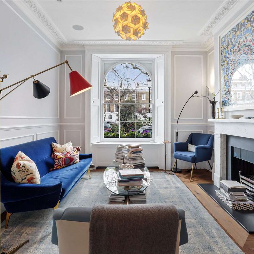 An exceptional period house ideally located on one of Chelsea's most desirable garden squares. - Photo 1