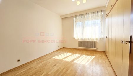 Zentral und doch sehr ruhig gelegene, gemütliche, helle und gepflegte 3 Zimmerwohnung + extra Küche mit Balkon – perfekte Infrastruktur - Photo 3