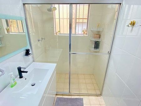 Furnished 2 bedroom unit - Photo 4