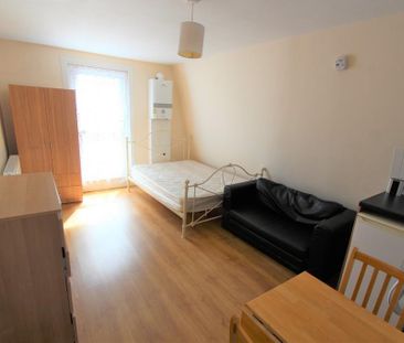 Studio to rent - Photo 5