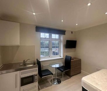 Ascot Close Ilford Essex, IG6 - Photo 6