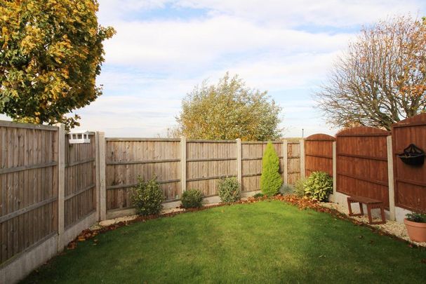 2 bedroom end of terrace house to rent - Photo 1